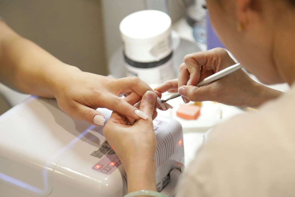Manicura a domicilio Madrid esmaltado semipermanente uñas spa