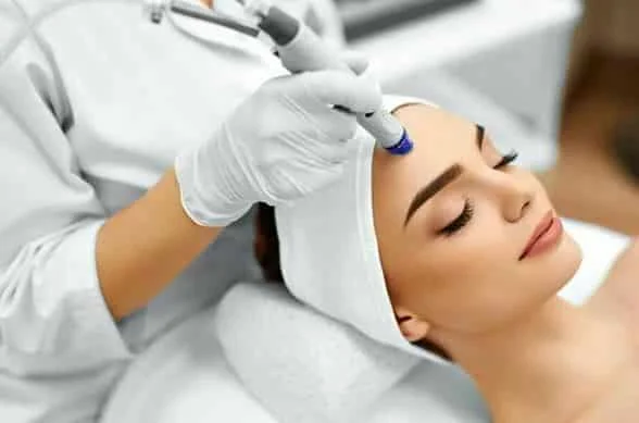 Limpieza facial con punta de diamante e hidratación velo de colágeno
